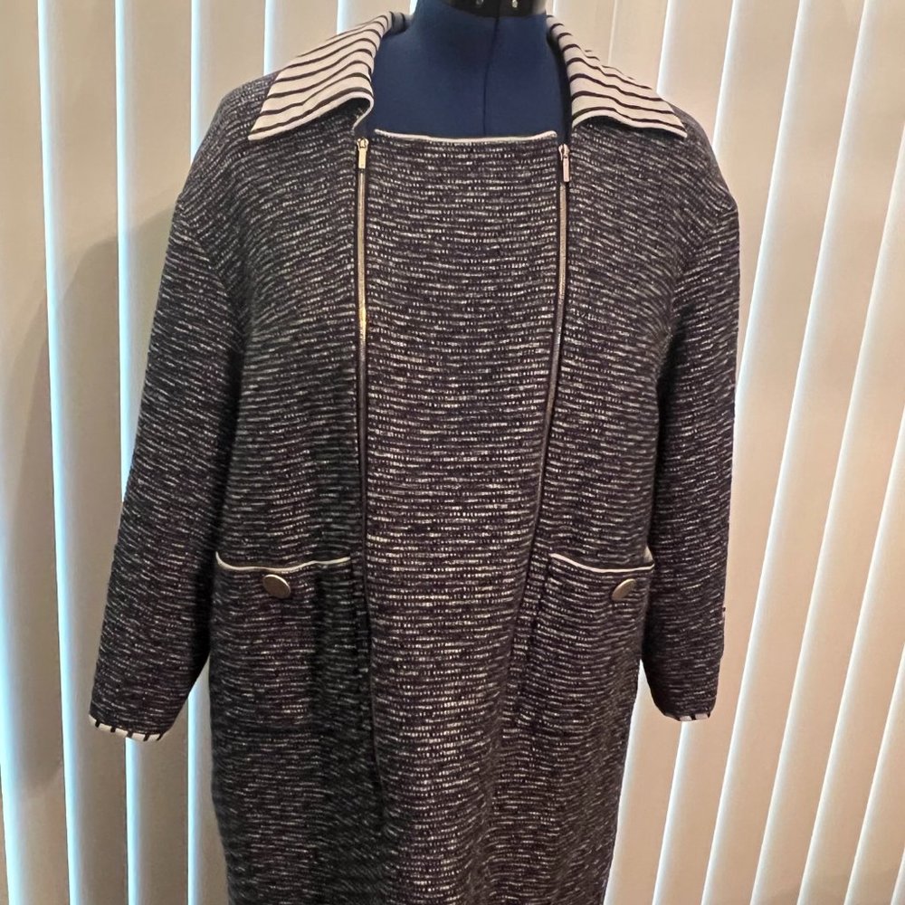 CHANEL-SPRING 2017 FANTASY TWEED COAT-NAVY & WHITE-Size 46